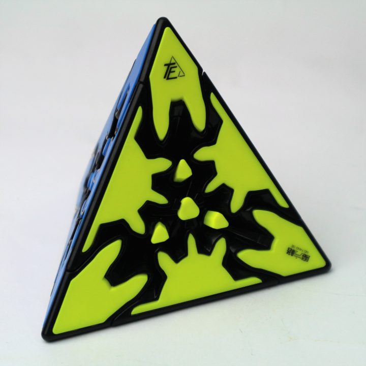 Cubo de Rubik Qiyi Gear Pyraminx com bordes pretos (3143)