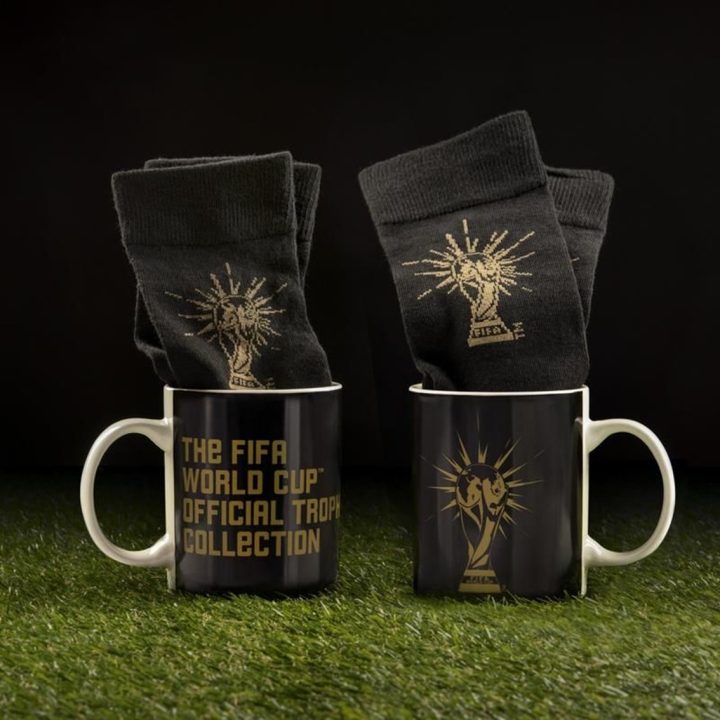 Paladone FIFA Mug and Socks Set (PP10281FI)