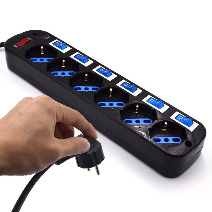 Ewent EW3851 limitador de sobretensão Preto 6 saídas AC 220 V 1,5 m