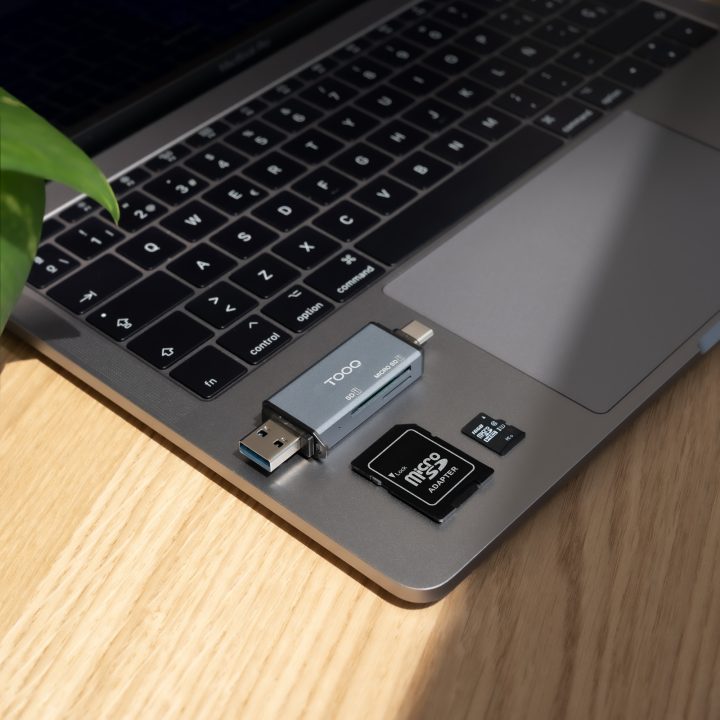 TooQ SD + TF Card Reader, with USB-C 3.0 + USB A Inputs, Gray
