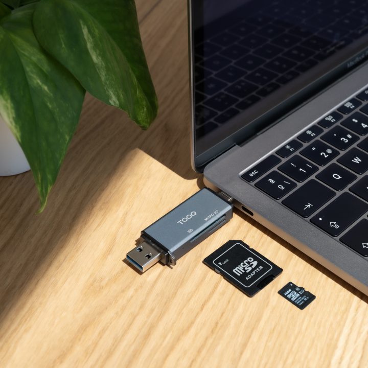 TooQ SD + TF Card Reader, with USB-C 3.0 + USB A Inputs, Gray
