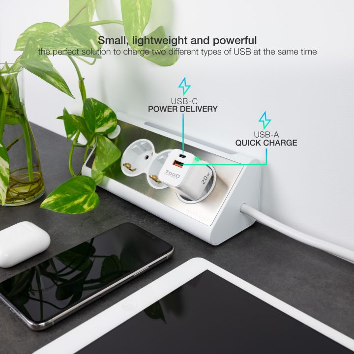 TooQ USB-C/PD + USB-A/QC 20W Wall Charger, White
