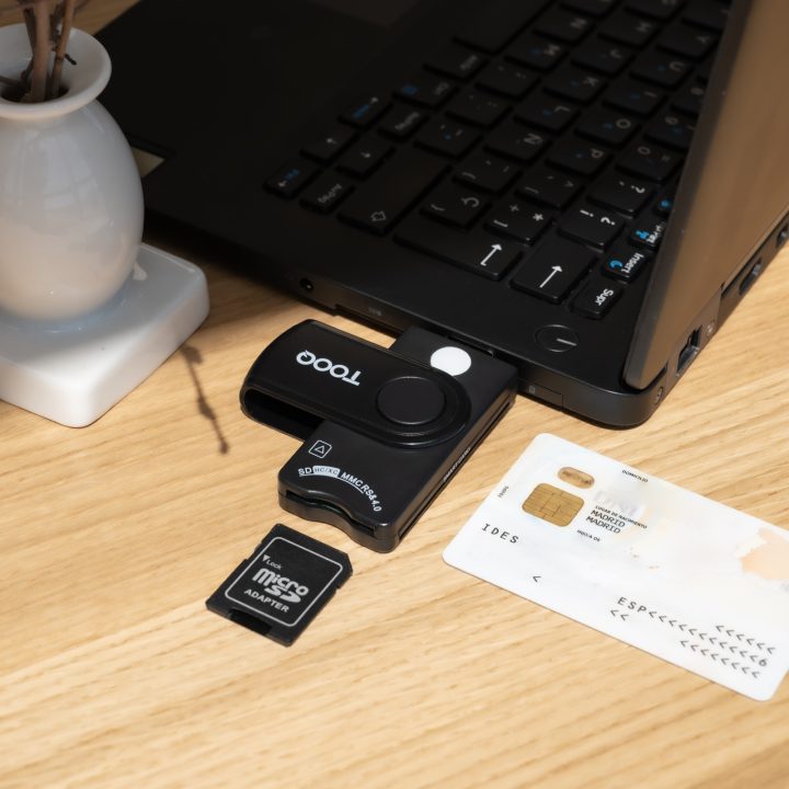 Leitor de Cartões Inteligentes TooQ, Cartão de Cidadão, SIM, SD, SF…