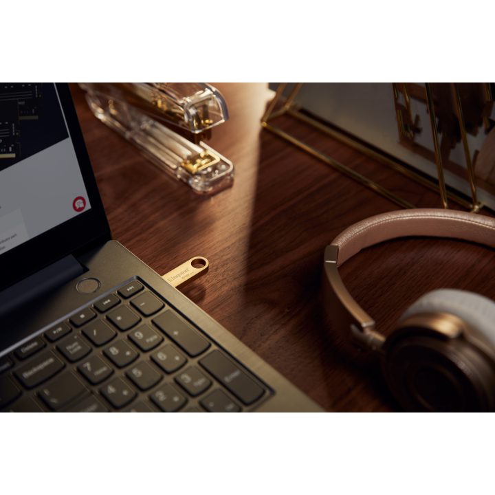 Kingston Technology DataTraveler 64GB 220MB/s USB 3.2 Gen 1 Metal…