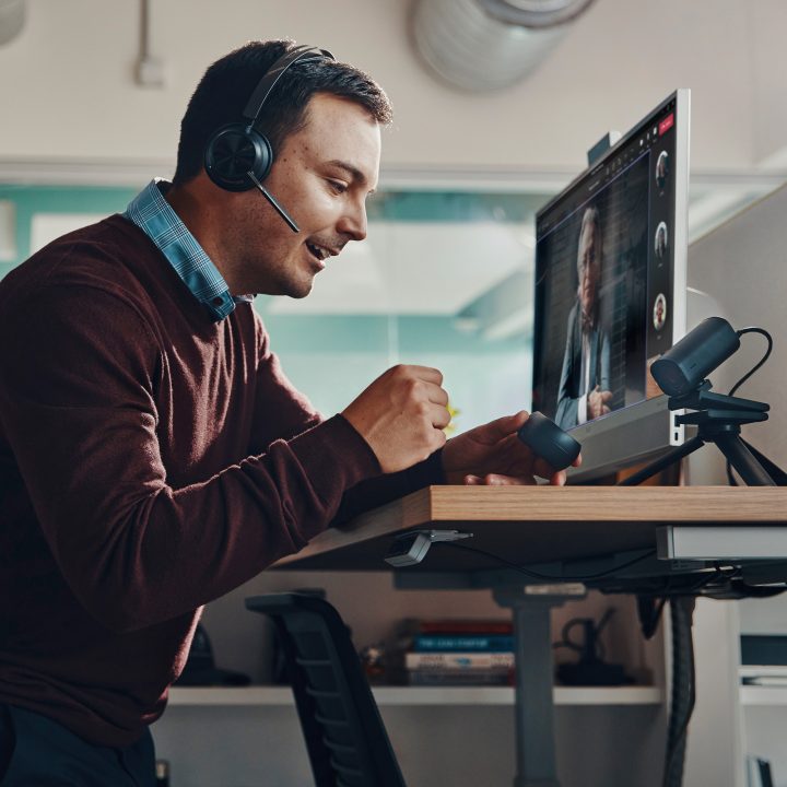 Poly Voyager Focus 2 Microsoft Teams Certified Wireless Over-Ear…