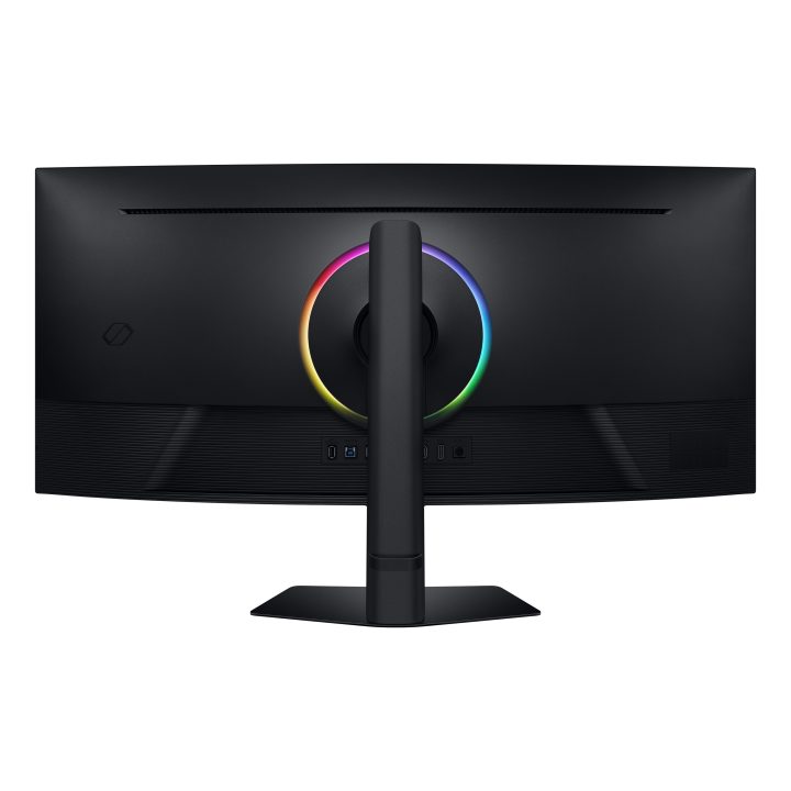 Samsung G75F 40" 5K2K 180 Hz VA curvo