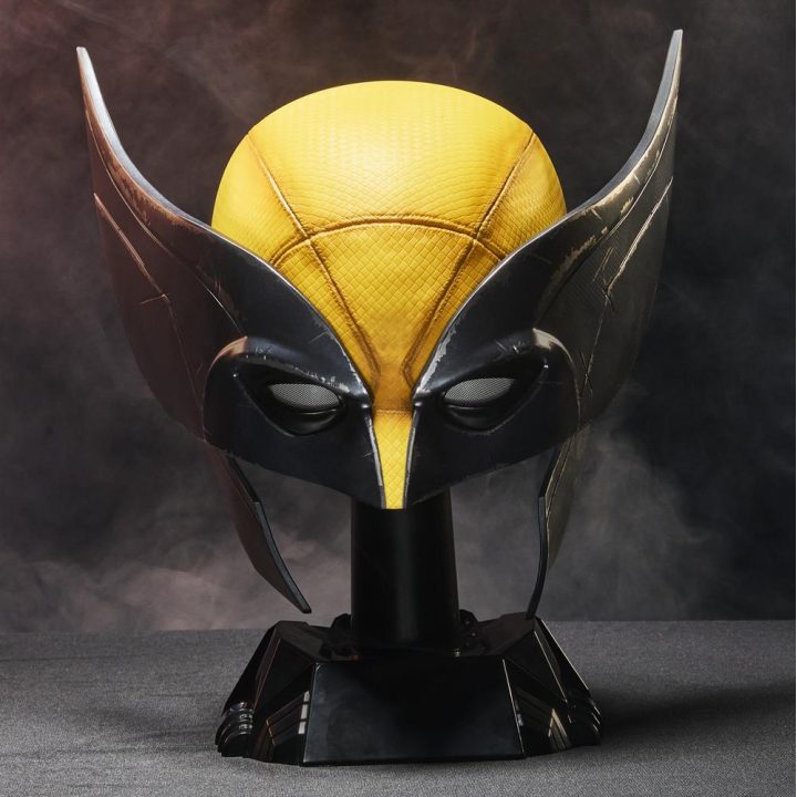 Premium Hasbro Marvel Studios Deadpool & Wolverine Helmet Replica -…