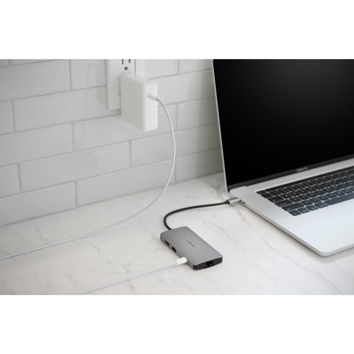Kensington USB-C Driver-Free 8-in-1 Mobile Dock UH1400P