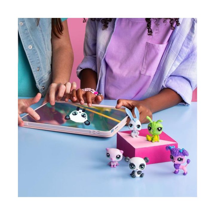 Bandai Red Littlest Pet Shop Pet Figure 1 Random Unit (BF00520)