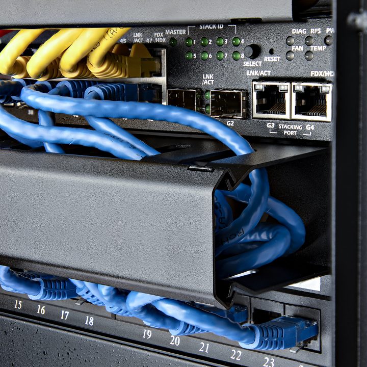 StarTech.com Panel Canaleta 1U de Gestión de Cables para Rack de…