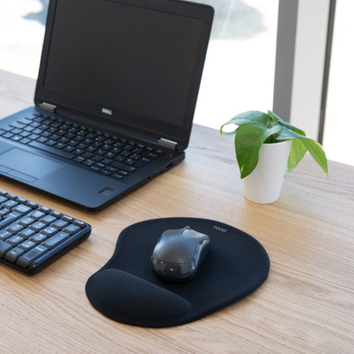 TooQ Ergonomic Mouse Pad with Gel Wrist Rest, Black