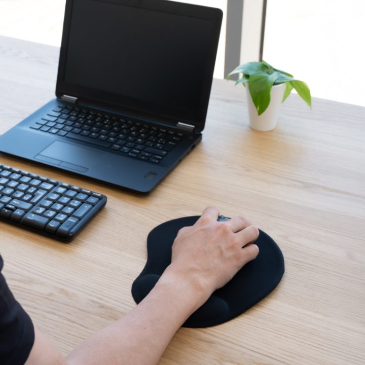 TooQ Ergonomic Mouse Pad with Gel Wrist Rest, Black