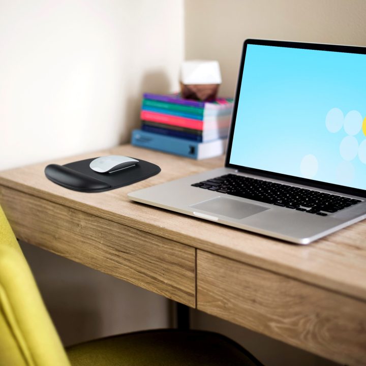 StarTech.com Mouse Pad with Wrist Rest (17x18x2cm), Ergonomic Mouse…