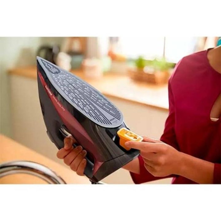 Philips 7000 Series DST7022/40 Steam Iron HV in Black/Red