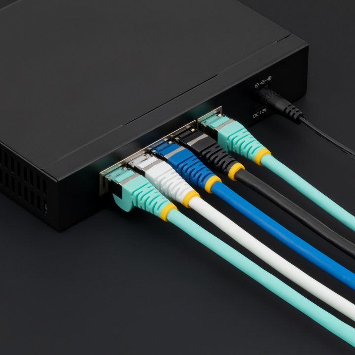 StarTech.com Cable de 0,5m de Red Ethernet CAT6a - Negro - Low Smoke…