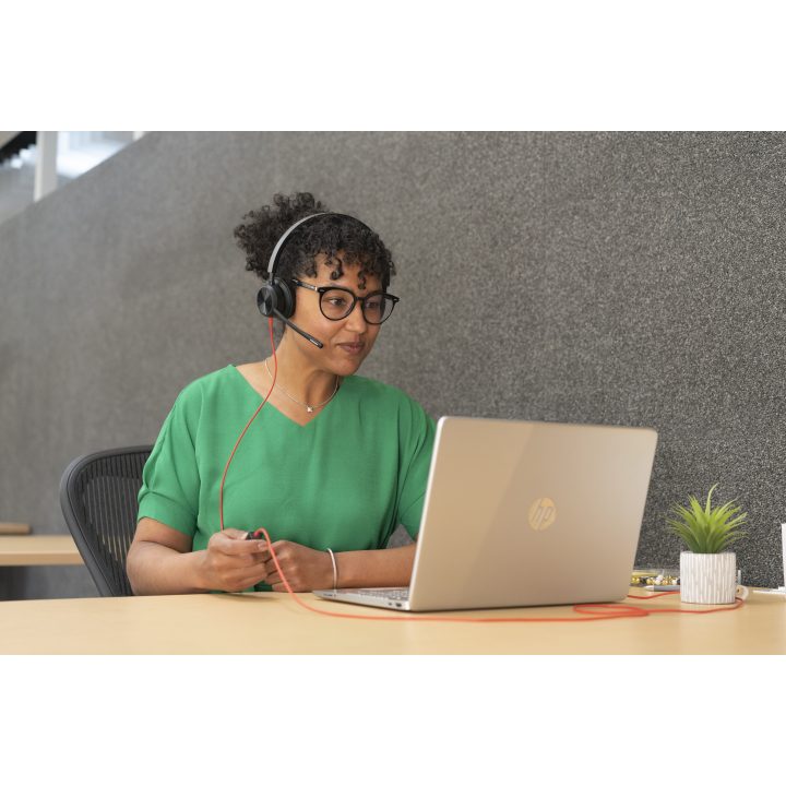 HP Poly Auriculares estéreo Poly Blackwire 8225 con certificación…
