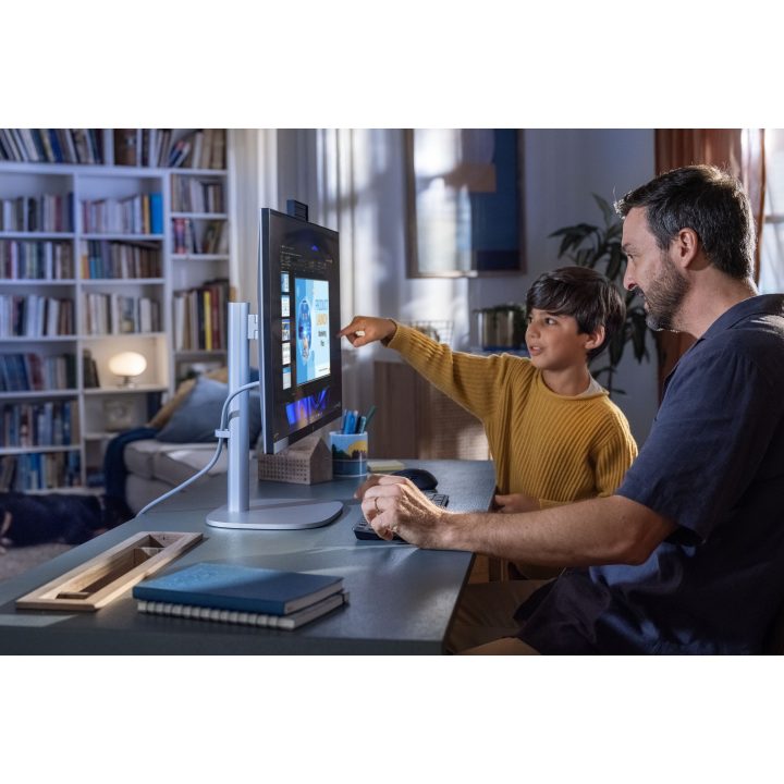 HP EliteStudio 8 All-in-One G1i 23.8 inch Desktop AI PC Intel Core…