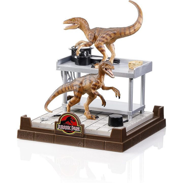 The Noble Collection Jurassic Park Velociraptor Bendyfig Diorama…